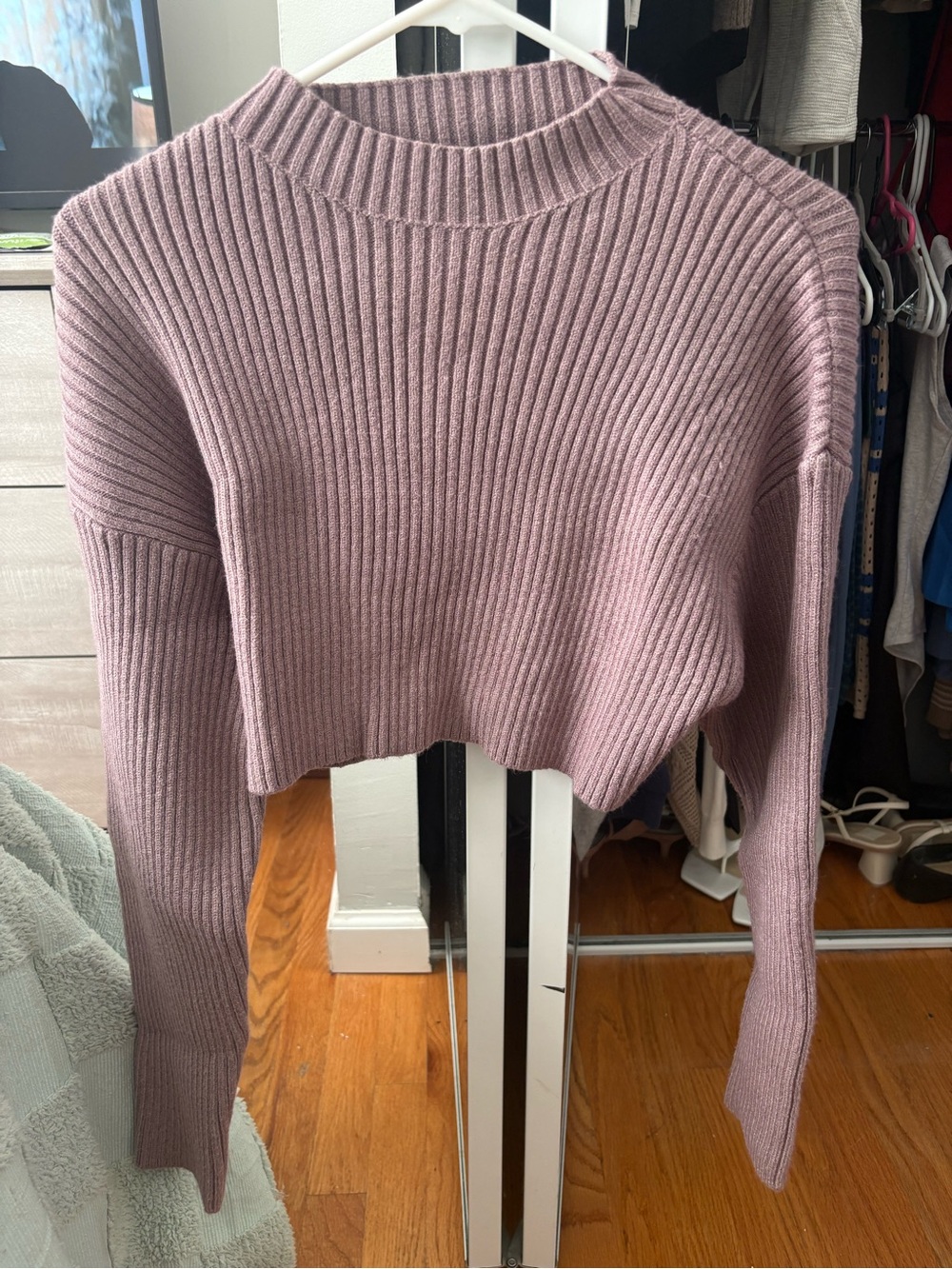 Cropped Ribbed Sweater Top - Picture 2 of 4